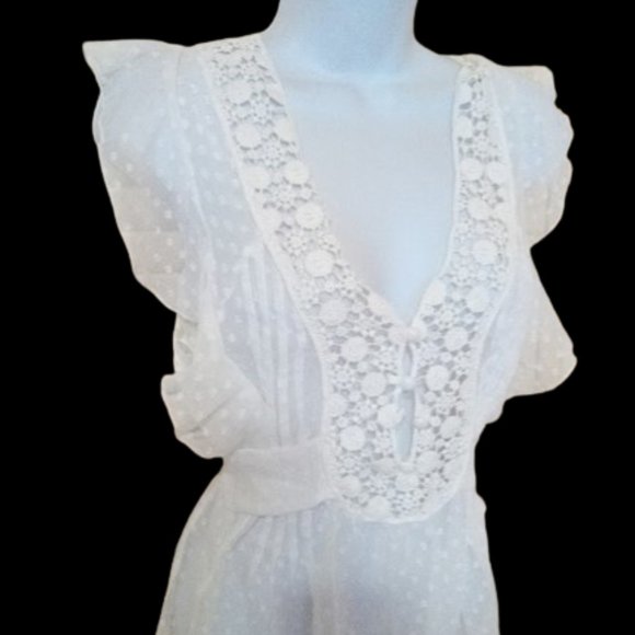 White Lacy Halter Top Size XL NWT - Picture 2 of 2